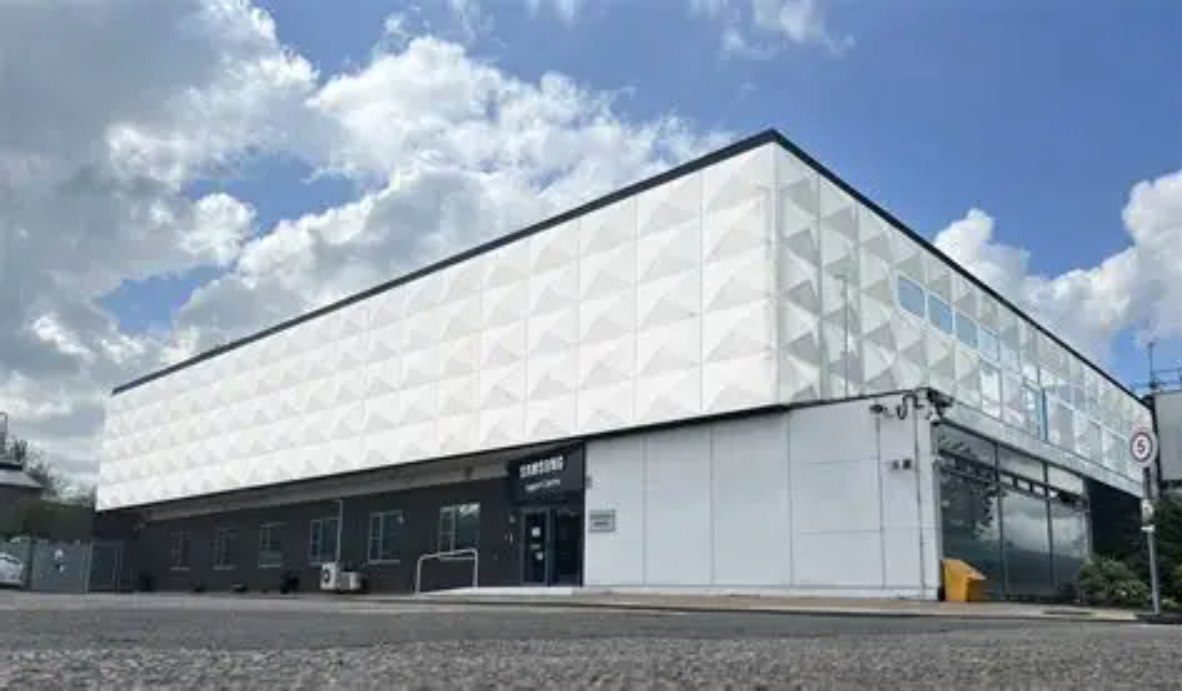Outside building 2.png